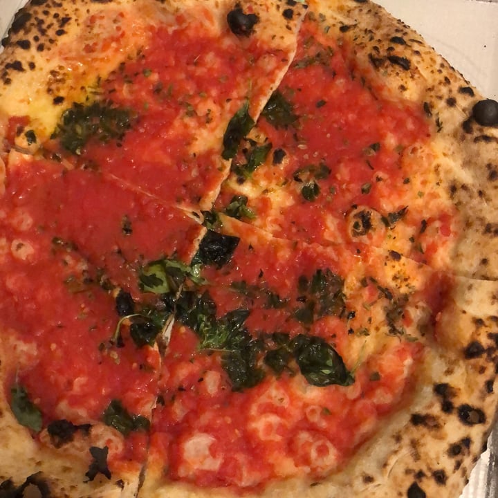review photo of Assaporito: Pizzeria e trattoria Napoletana. Vendita prodotti tipici del Sud pizza marinara shared by @butterheart on 08 Oct 2022 - review