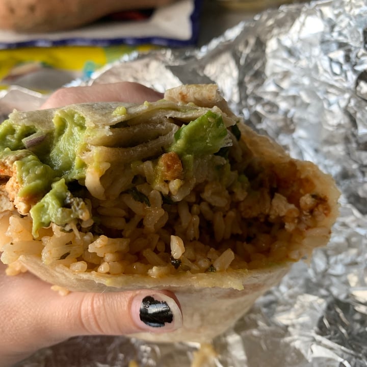 photo of Chipotle Mexican Grill sofritas burrito (customizable) shared by @caitlinandmj on  03 Jun 2020 - review