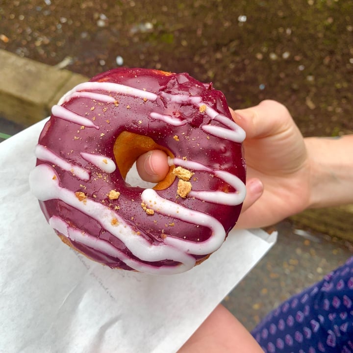 review photo of Doe Donuts Raspberry cheesecake shared by @dilloneats on 16 Jul 2020 - review