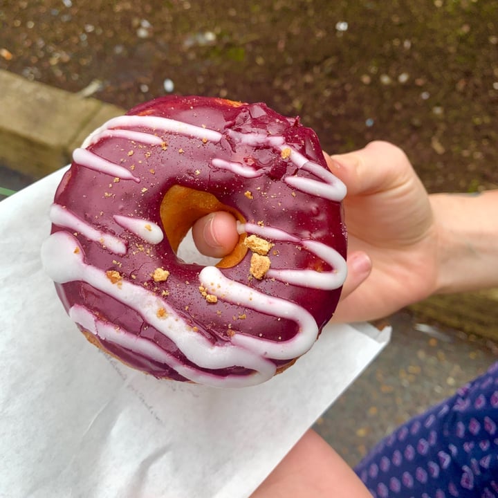 photo of Doe Donuts Raspberry cheesecake shared by @dilloneats on  16 Jul 2020 - review