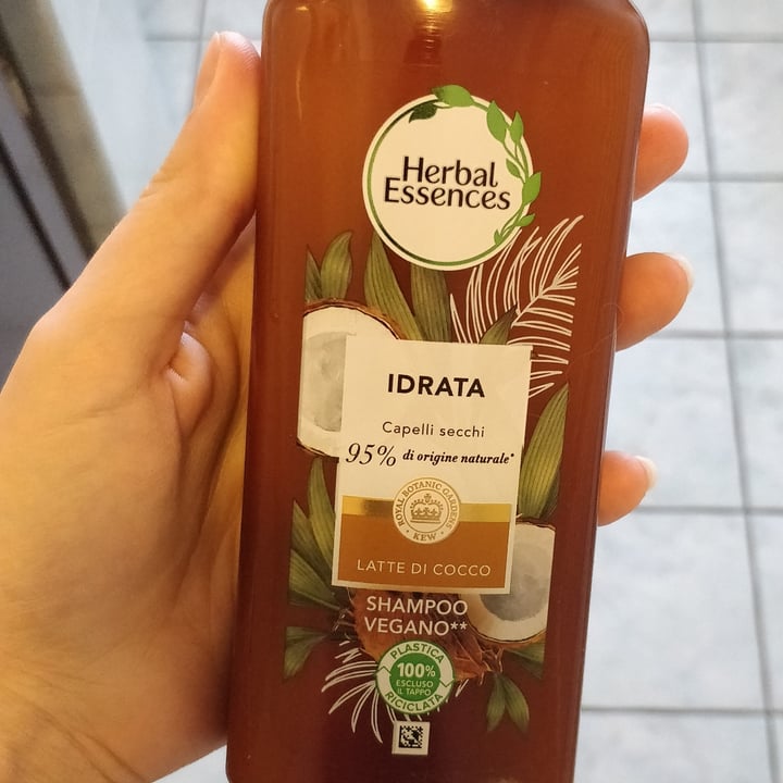 review photo of Herbal Essences Shampoo Latte di Cocco shared by @ciaradh on 13 Mar 2022 - review