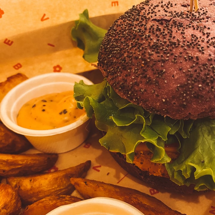 review photo of Flower Burger Cheesy Cecio shared by @miriamsalamone on 18 Dec 2021 - review