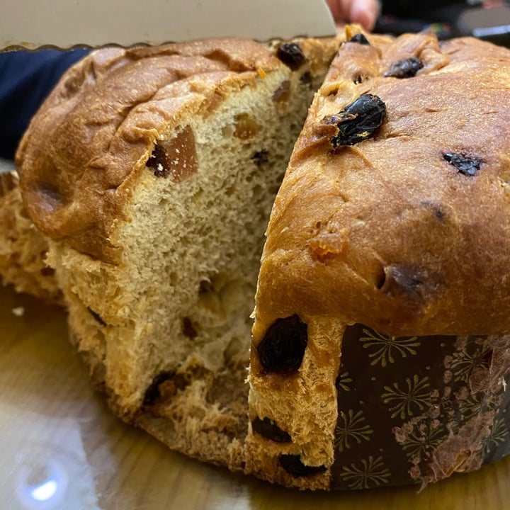 photo of MilanoVeg Panettone shared by @veganagram on  27 Dec 2021 - review