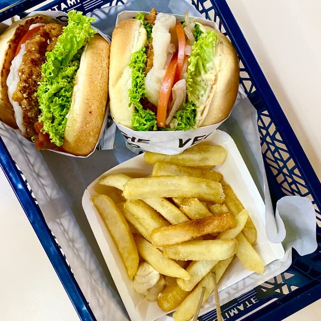 菜肴“Spirited Spicy Mayo Burger”的照片