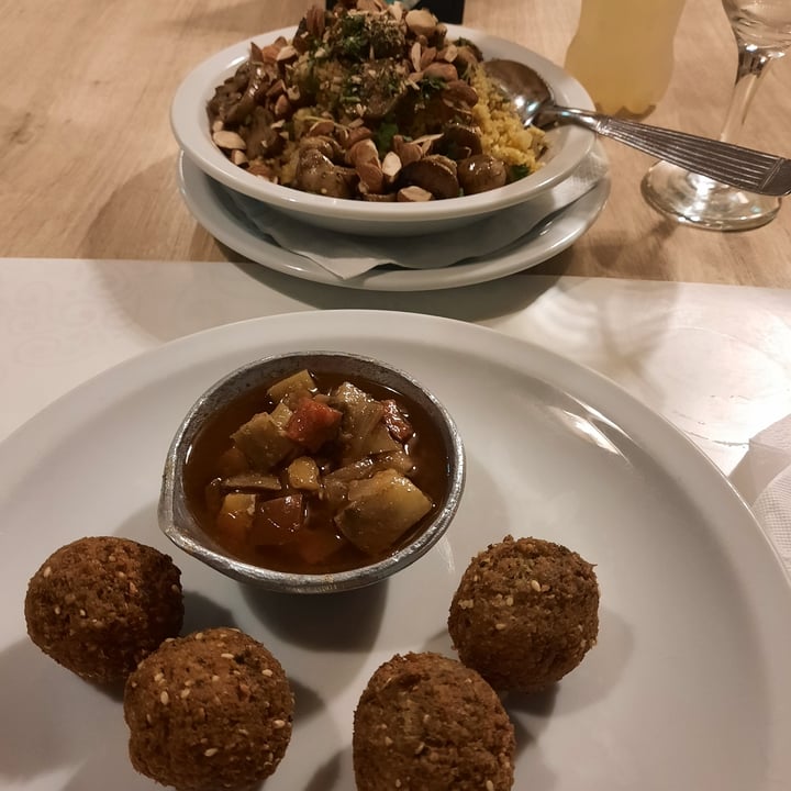 photo of Comidas Arabes Dubai Falafel + Berenjenas En Escabeche Y Cous Cous shared by @natitania on  21 Mar 2022 - review