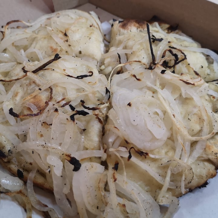review photo of Pizzería Güerrin Pizza Fugazzeta Vegana shared by @coconejito on 14 Mar 2022 - review