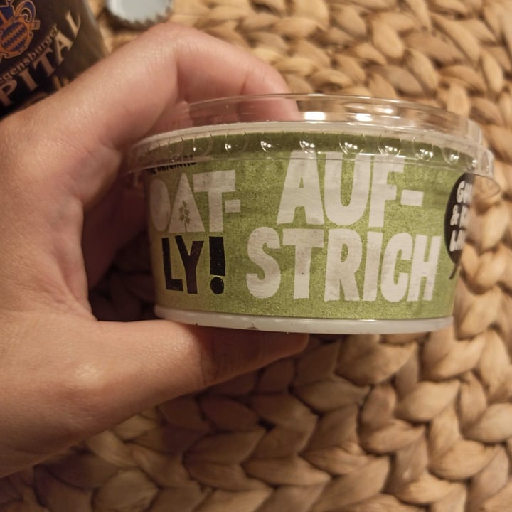 photo of Oatly Gurke Knoblauch Aufstrich shared by @identidadviajera on  28 Aug 2020 - review