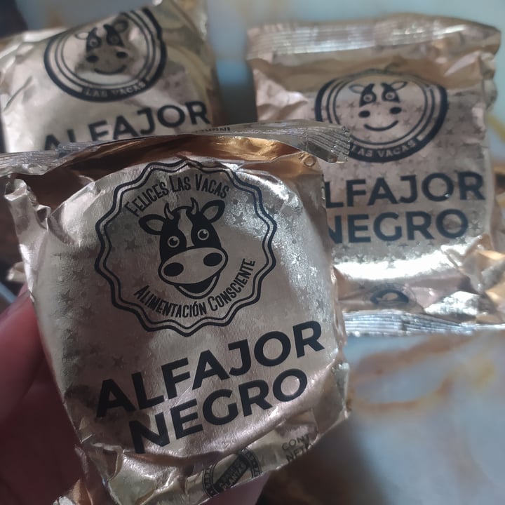 photo of Felices Las Vacas Alfajor Negro shared by @benin on  01 Jun 2021 - review