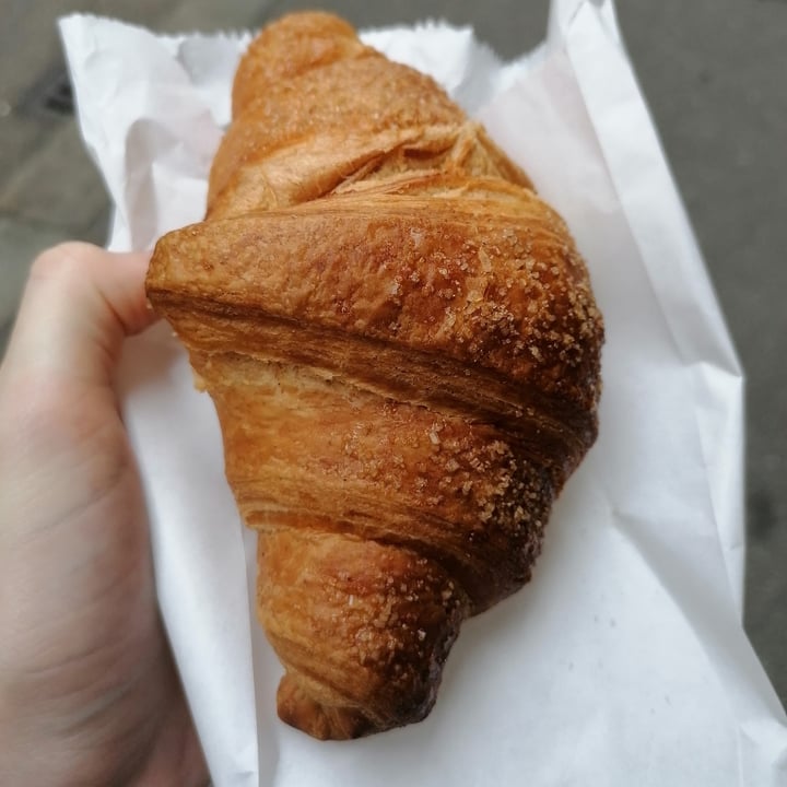 photo of 38F COFFEE Croissant vegano con melograno e ribes shared by @lauzab on  23 Oct 2021 - review