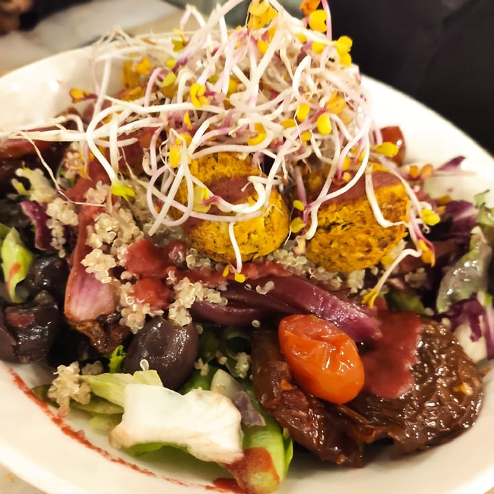 review photo of MÖOI Larrea Quinoa Bowl shared by @magovegano on 18 Jan 2022 - review
