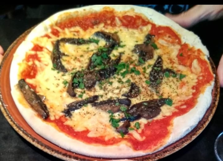 photo of Little Wing Pizzeria Vegan Funghi shared by @pboa on  09 Apr 2020 - review