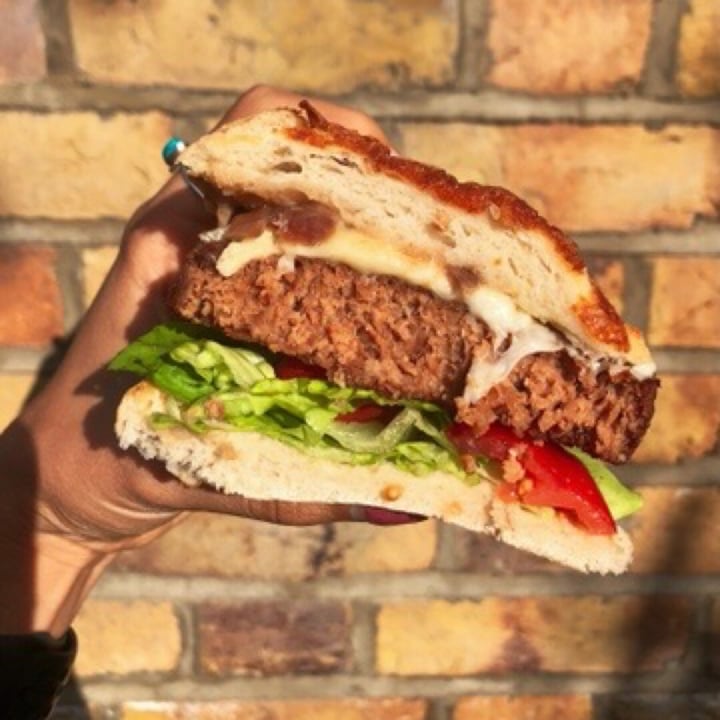 review photo of Meatless Farm Meat Free Burgers shared by @lexeatseverything on 17 Jul 2020 - review