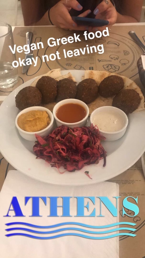 photo of Mama Tierra Falafel platter shared by @elizabethva on  22 Mar 2020 - review