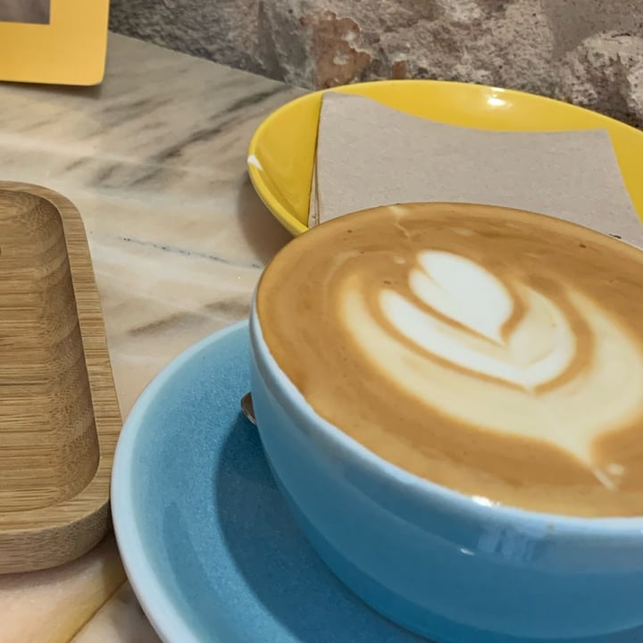 photo of The Hippie Bakery flat white coffee shared by @naivoncake on  30 Oct 2022 - review