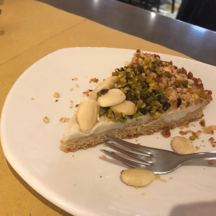 photo of Ops! Crostata bianca con mandorle e pistacchi shared by @gimmy on  09 Dec 2021 - review