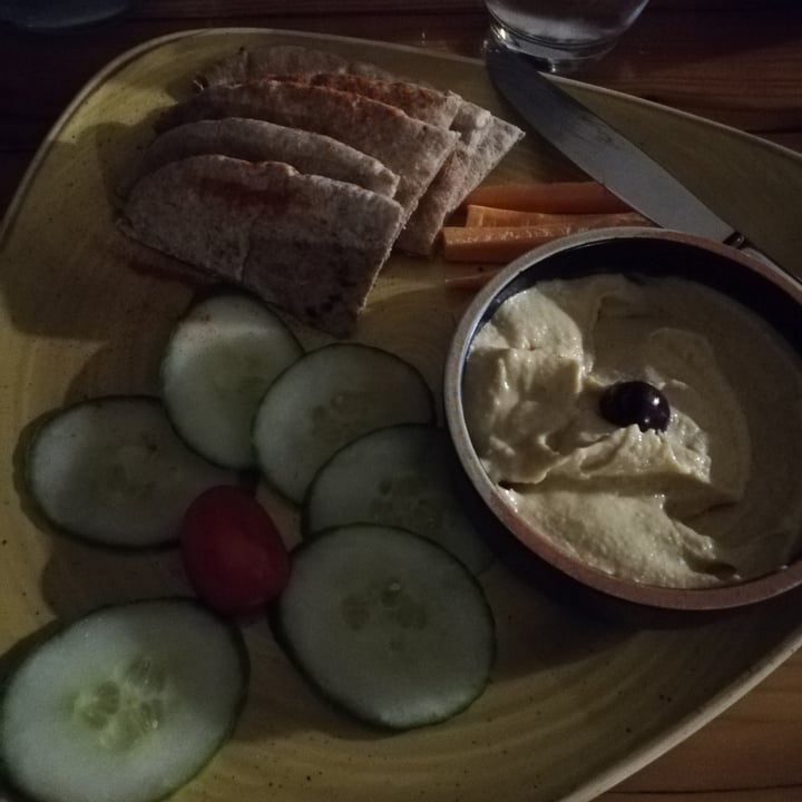 review photo of Coogi's Restaurant & Tea Garden Hummus And Pita shared by @amicoderozer on 16 Aug 2020 - review
