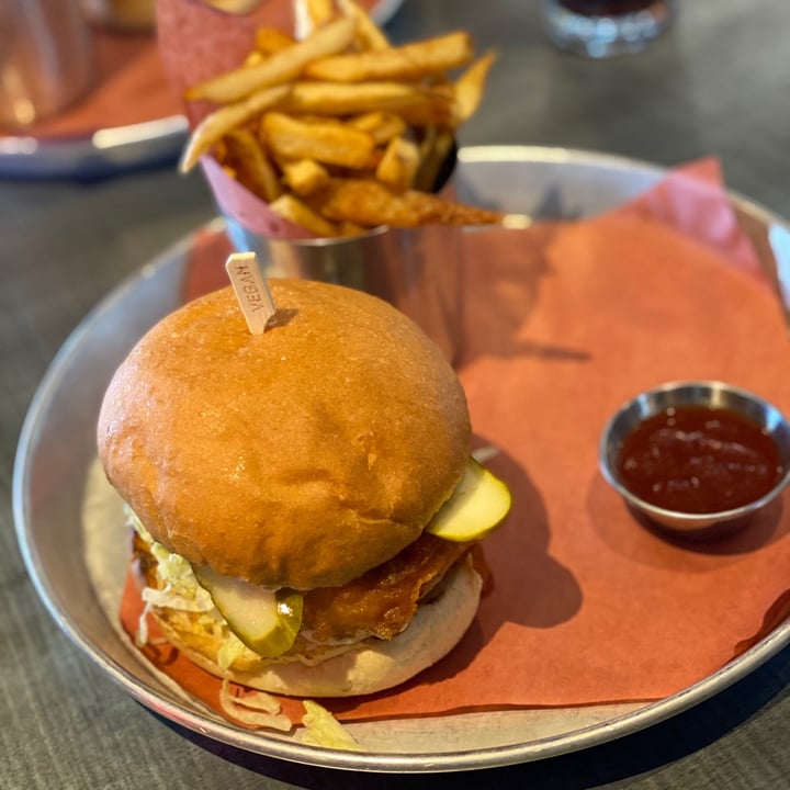 photo of Beertown Public House Guelph Vegan Carolina Fried Chick’n Sandwich shared by @pumpkinbunny on  13 Jun 2021 - review