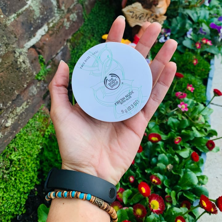 photo of The Body Shop Powder Fundation shared by @emylyfalcao on  21 Apr 2022 - review