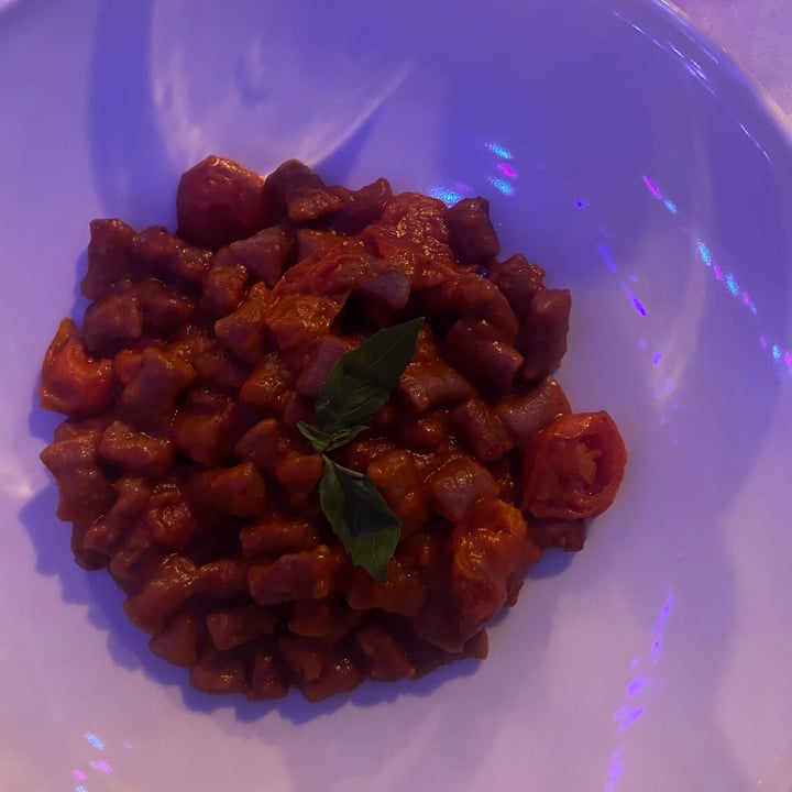 photo of La Piscina gnocchi di patate viola al pomodoro e pomodorini shared by @caterinafalcioni on  02 Sep 2022 - review