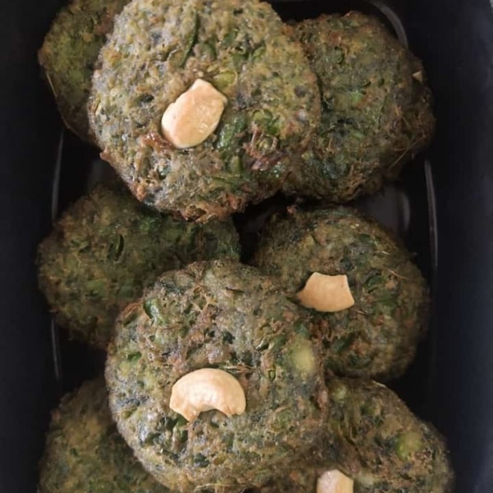 review photo of Anuraag's Cafe & Live Bakery Hara bhara Palak matar kabab shared by @jagritikaushik on 23 May 2021 - review