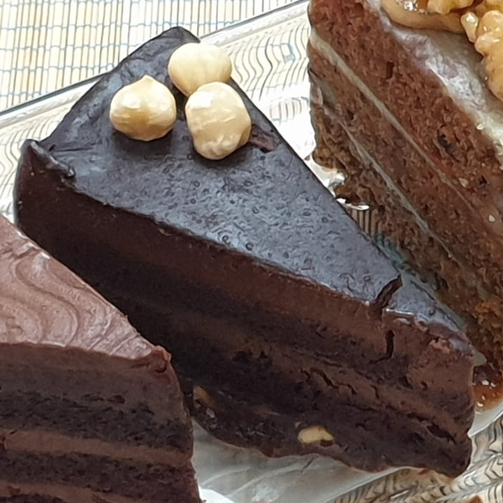 photo of Privé Tiong Bahru Hazelnut Praline Cake shared by @sabnspice on  25 Oct 2020 - review