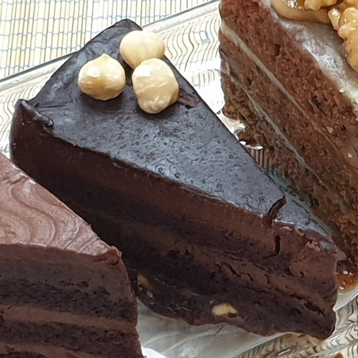 photo of CLOSED - Privé Tiong Bahru Hazelnut Praline Cake shared by @sabnspice on  25 Oct 2020 - review