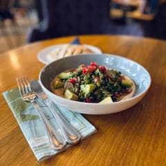 Photo du plat “Herb and Seed Tabouleh, Hummus, Avocado salad with pita bread”