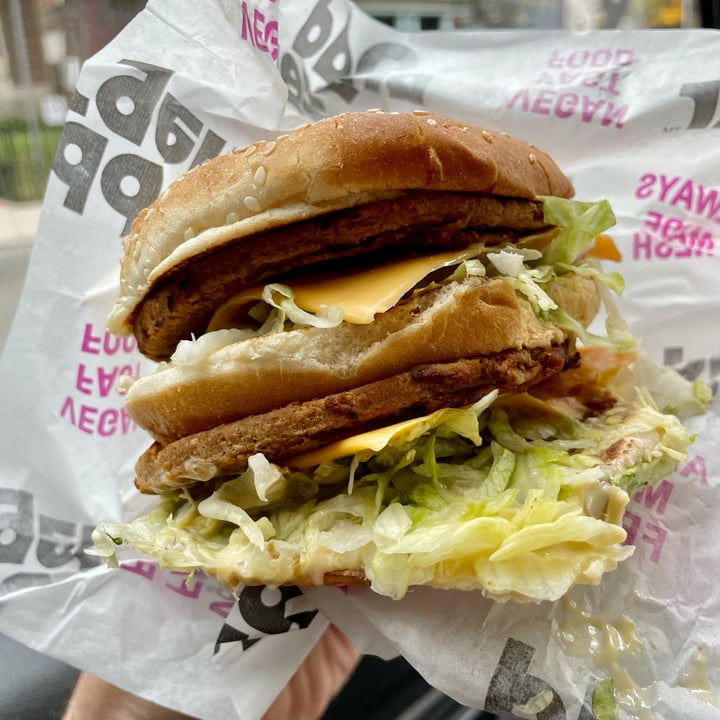 photo of Odd Burger famous burger shared by @xdarrenx on  06 Oct 2021 - review