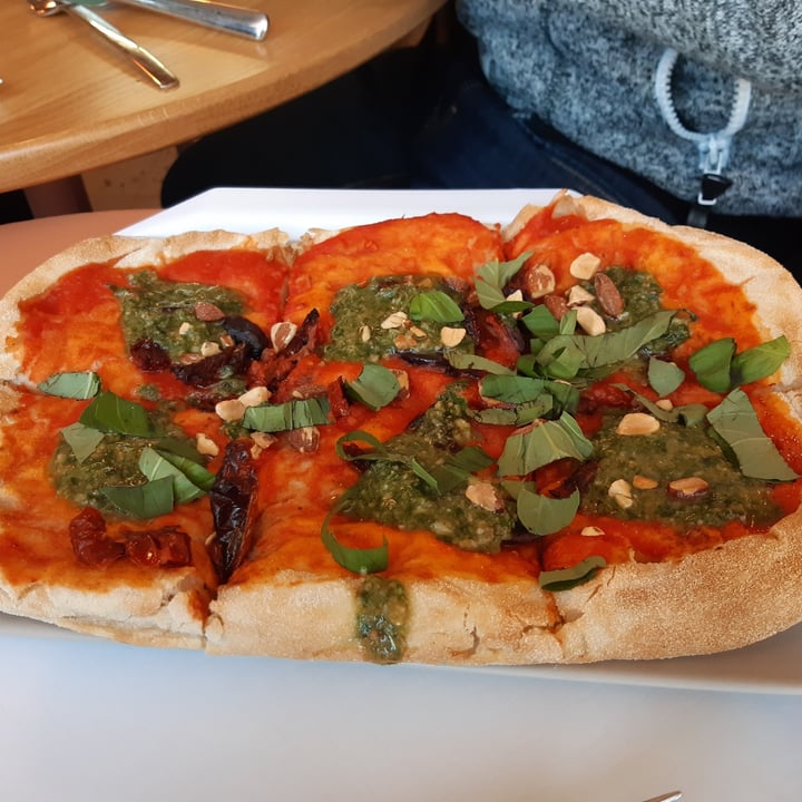 photo of Tolstoy - Plant-Based Eatery Hemp Pesto Pinsa shared by @gooseberry on  24 Jan 2022 - review