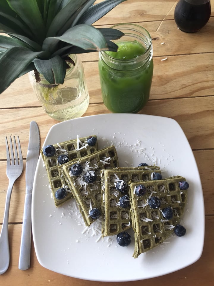 review photo of The Yogi Bar Yoga & Juice Matcha Vegan Waffles shared by @latats on 15 Jan 2020 - review