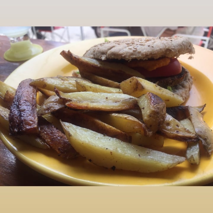 photo of Un Gusto Superior Sandwich De Lomito De Seitan shared by @lorayne26 on  15 Apr 2021 - review