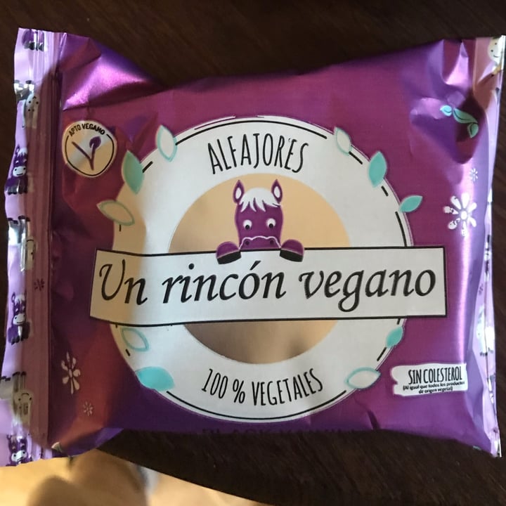 photo of Un Rincón Vegano Alfajor Black Vainilla shared by @mica2902 on  21 Oct 2021 - review