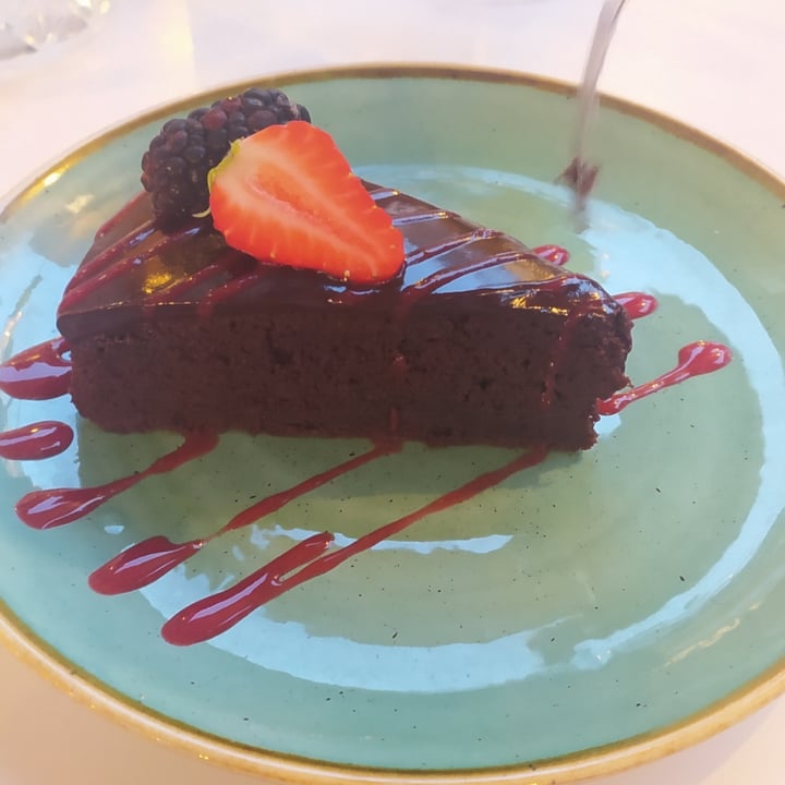 photo of Vivi - Villa Doria Pamphili Torta al cioccolato e frutti rossi shared by @ilariabonfanti on  18 Jun 2022 - review