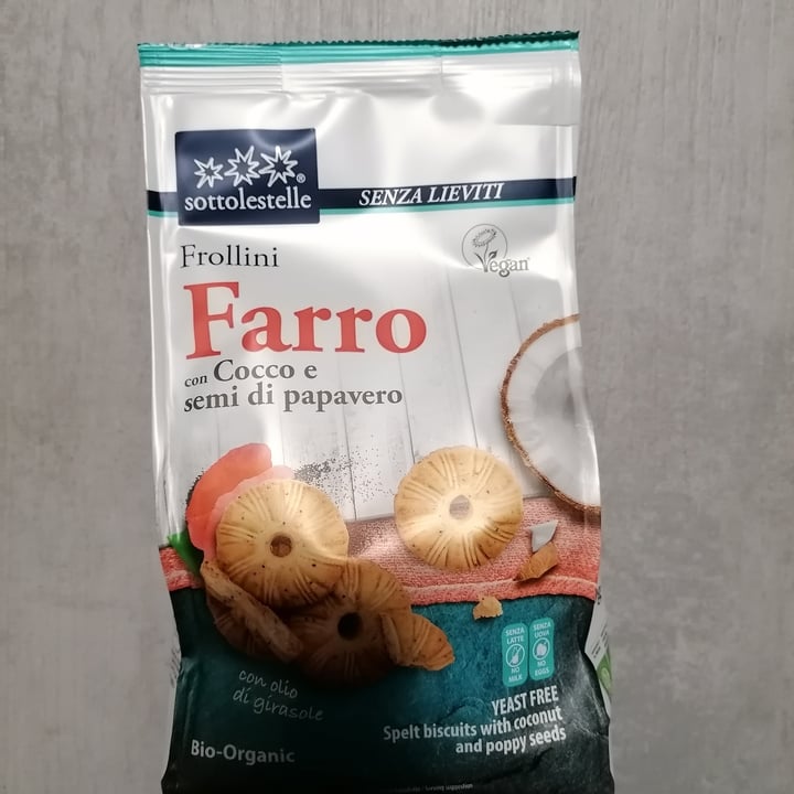 photo of Sottolestelle Frollini di Farro con cocco e semi di papavero shared by @greti on  10 Jun 2022 - review