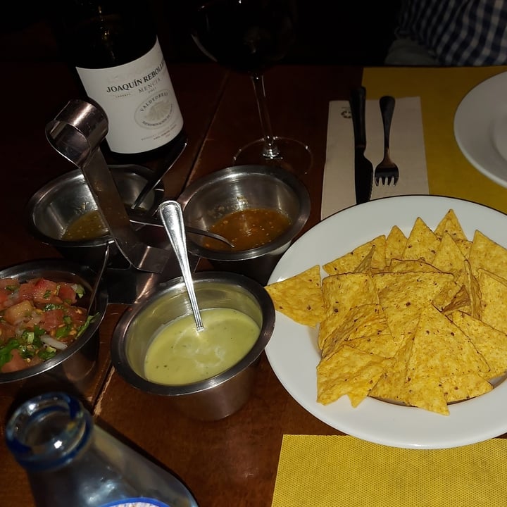 photo of Restaurante Mexicano Rincón Azteca Guacamole Con Totopos shared by @billytalent on  29 Oct 2022 - review