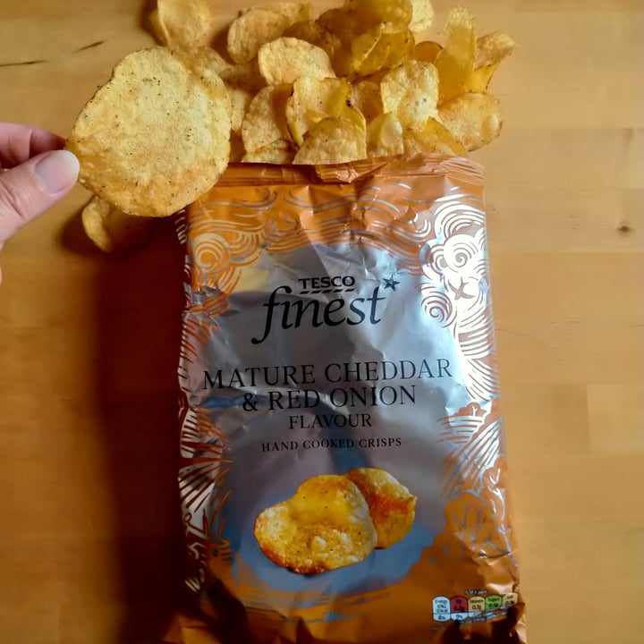 photo of Tesco Finest Mature Cheddar & Red Onion Flavour Hand Cooked Crisps shared by @andala on  13 Jul 2022 - review