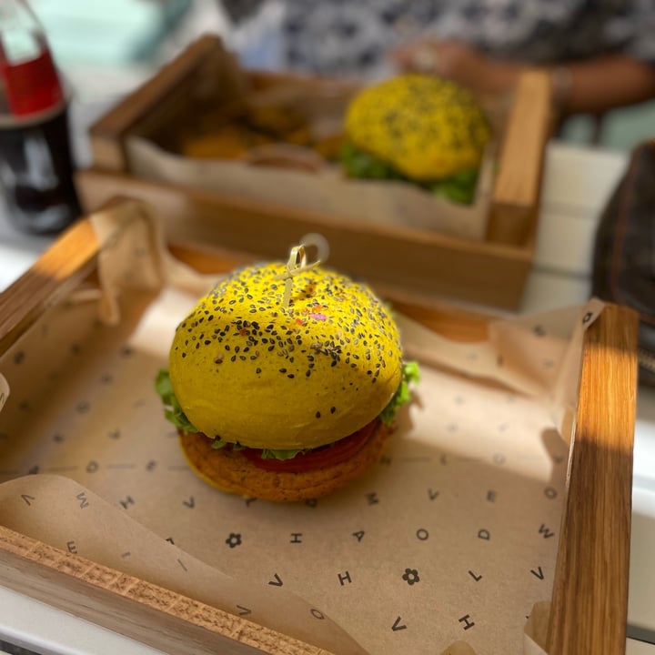 photo of Flower Burger Funky Cecio shared by @fedebonny on  09 Jul 2022 - review