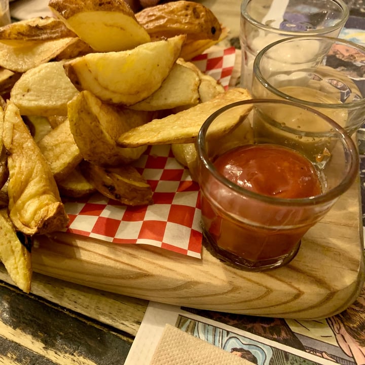 photo of Barallocas Patatas con tres salsas veganas shared by @naivoncake on  11 May 2021 - review