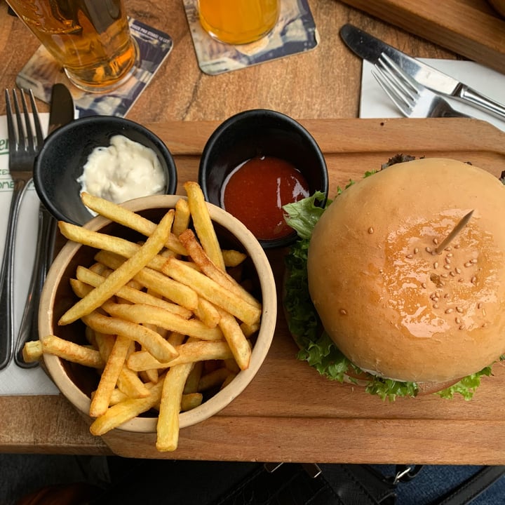 photo of Pilsner Urquell Original Restaurant Vegetarian Burger shared by @giordanasab on  01 Nov 2021 - review