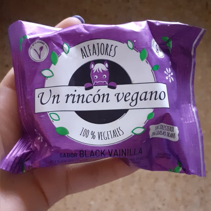 review photo of Un Rincón Vegano Alfajor Black Vainilla shared by @camydandelion on 28 Nov 2020 - review