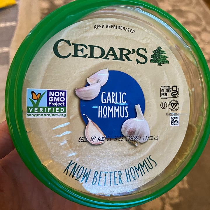 photo of Cedar's Foods Garlic Hommus with Toppings shared by @crandazzo on  31 May 2022 - review