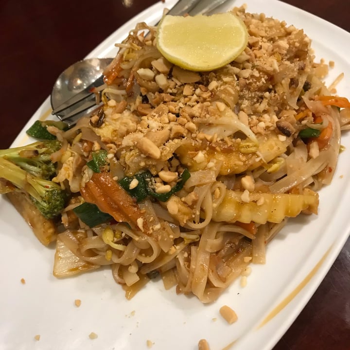 review photo of Benjarong Restaurant Pahd Thai Phak shared by @sujaana on 10 Jun 2022 - review