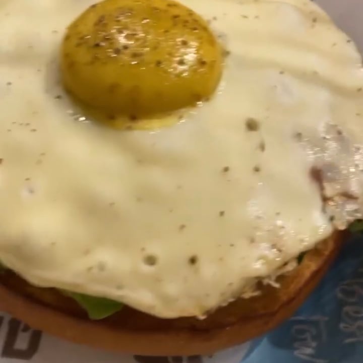 photo of Goodness Beyond burger with “egg” topping shared by @matimemes on  30 Dec 2021 - review