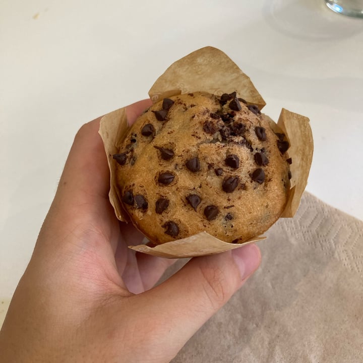 photo of Khambú Muffin vegano con chips de chocolate shared by @oliviamissale on  26 Jul 2022 - review