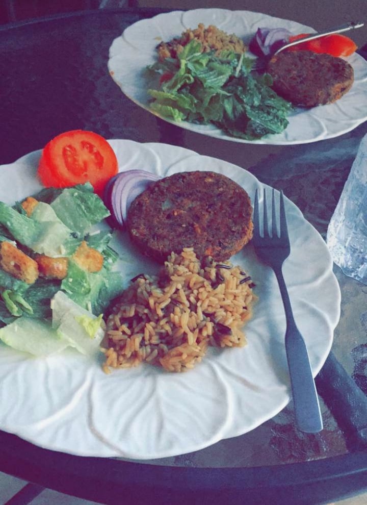 review photo of VG Gourmet Sweet Potato & Black Bean Artisan Vegan Burgers shared by @cbveg on 20 Apr 2022 - review