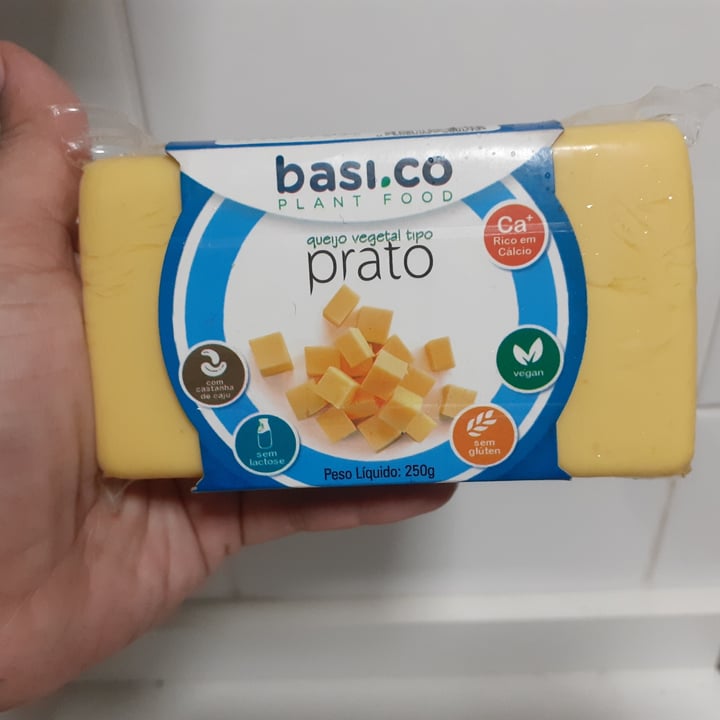 photo of Basi.co Queijo Vegetal tipo prato shared by @laurinhaalvares on  05 Nov 2021 - review