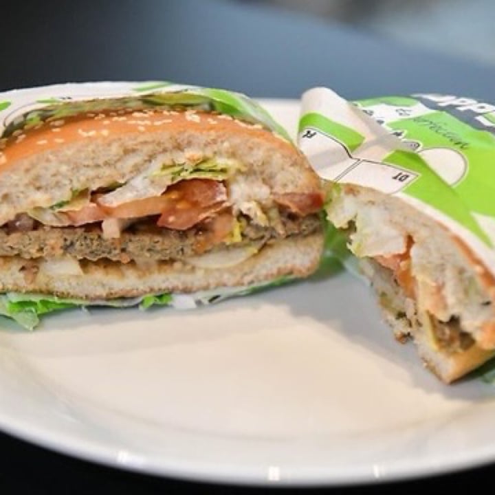review photo of Burger King Rebel Whopper shared by @zino on 25 May 2020 - review