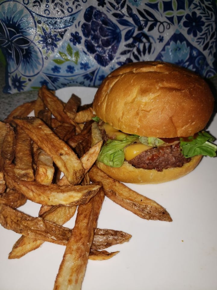 photo of SELF LOVE VEGAN CAFE Classic Burger W/ Fries shared by @veganmomma4life on  19 Nov 2019 - review