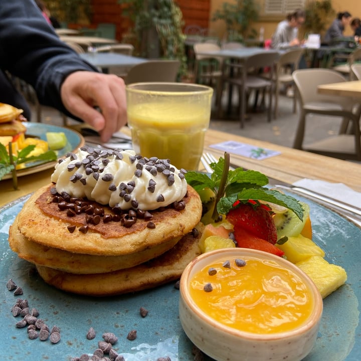 review photo of Shake Café Pancakes shared by @vegalila on 24 Sep 2022 - review