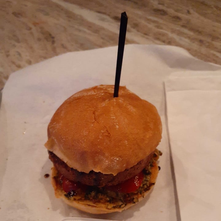 photo of Cheffrey Eats Burratta Burger shared by @heartartichokehearts on  05 May 2022 - review